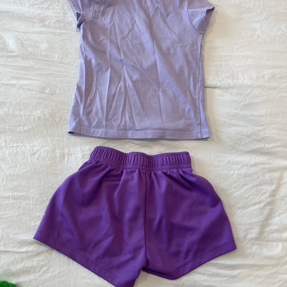 Nike purple girls' T-Shirt and shorts athletic set 2T - Picture 4 of 4
